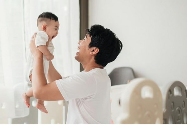 Xu hướng cha nghỉ thai sản tăng mạnh tại Hàn Quốc