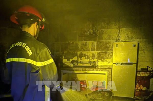 Giải cứu an toàn 4 người trong vụ cháy rạng sáng ở Đà Lạt