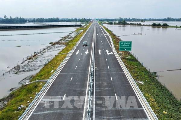 Cao tốc Cần Thơ – Hậu Giang thông xe: Hành trình 40km chỉ còn 30 phút