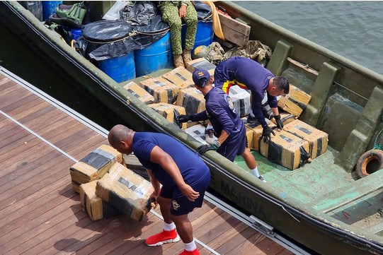 Hải quân Colombia thu giữ 27 tấn cocaine