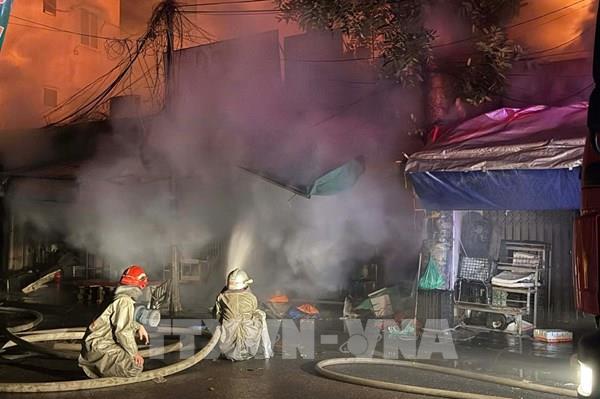 Cháy chợ Xanh ở phường Phương Liệt lúc rạng sáng