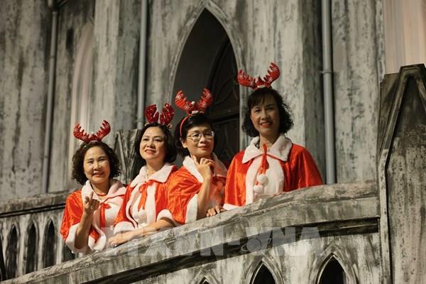 Không khí đón Giáng sinh tại Hà Nội 