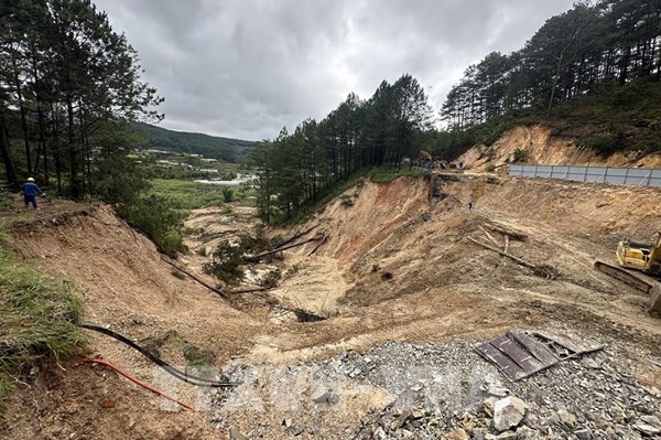 Đề phòng lốc sét, lũ quét, sạt lở đất ở khu vực Trung Bộ và Tây Nguyên