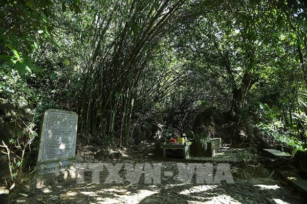 "Đồi thông hai mộ”: Địa danh gắn với mối tình huyền thoại