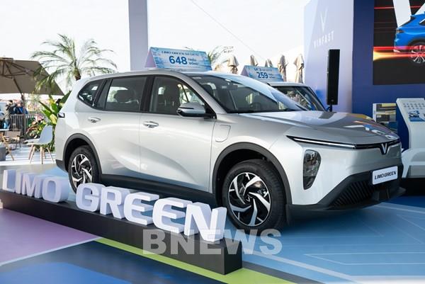 Doanh số ô tô Việt Nam tăng gấp đôi, xe điện và hybrid bứt phá