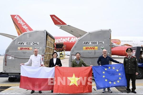 Tiếp nhận hàng viện trợ từ Ba Lan cho người dân bị thiên tai tỉnh Đắk Lắk