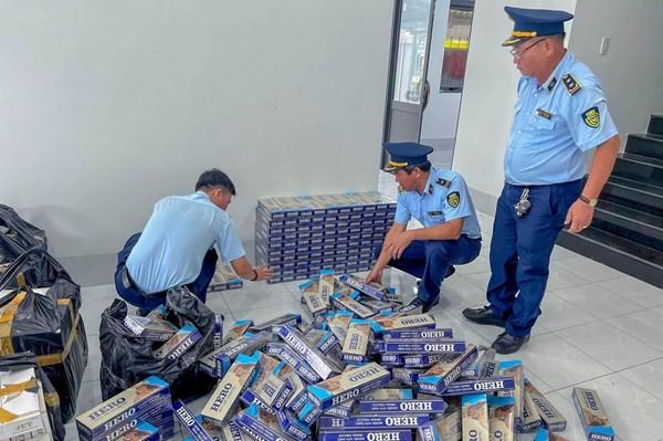 Hải quan khu vực II ngăn chặn vụ buôn lậu hơn 253.000 bao thuốc lá
