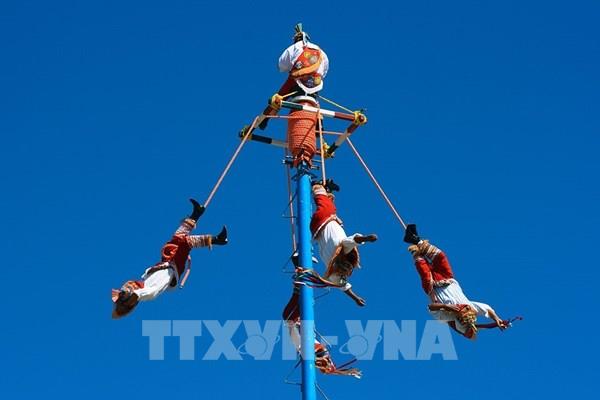 Những cuộc trò chuyện giữa đất và trời