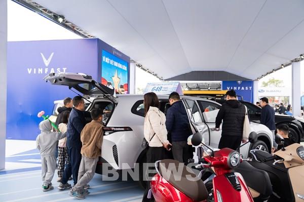 Thị trường ô tô Việt Nam 2025 phục hồi, xe xanh và xe Trung Quốc nổi lên