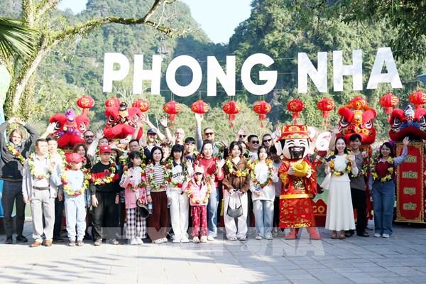"Xông đất” Phong Nha – Kẻ Bàng: Lời chào năm mới từ miền di sản