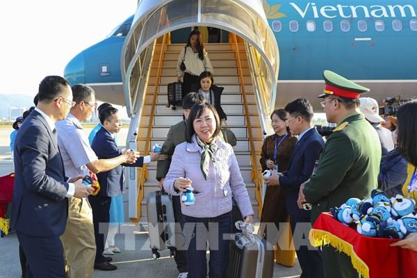 Điện Biên đón hơn 180 du khách trên chuyến bay đầu năm 2026