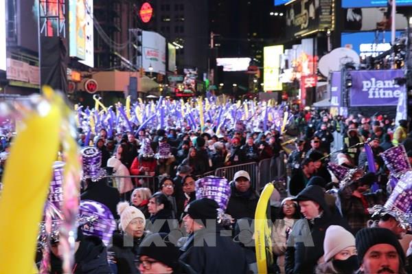 Quả cầu 5.200 mảnh pha lê bừng sáng đón Năm mới 2026 tại New York