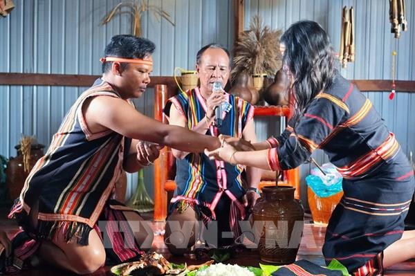 Độc đáo Lễ cầu hôn theo chế độ mẫu hệ của người Jrai