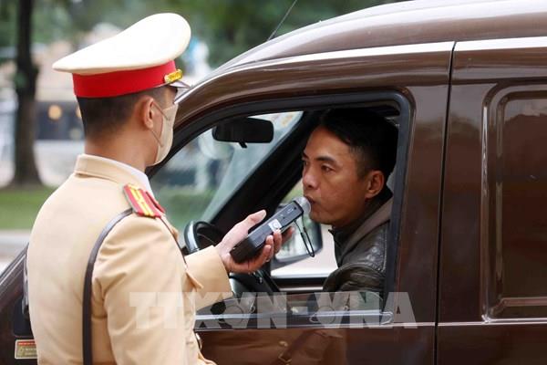 Kiểm tra nồng độ cồn xuyên trưa, xuyên tối ở Hà Nội