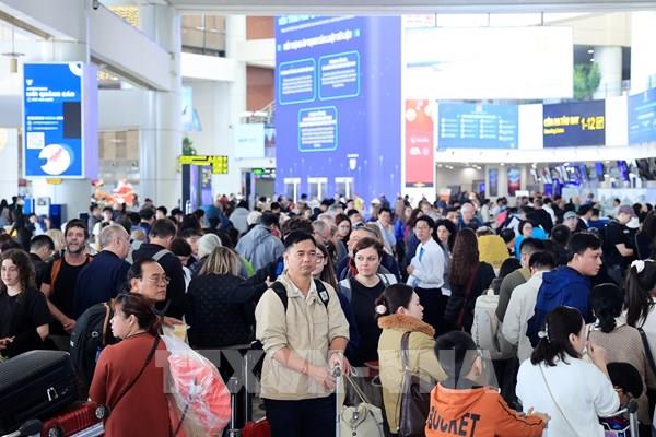 Sân bay Nội Bài lập đỉnh đón khách quốc tế
