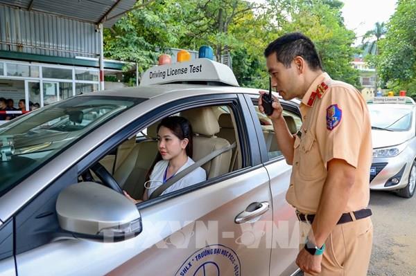 Cập nhật mức thu phí thi sát hạch lái xe ô tô từ 1/1/2026