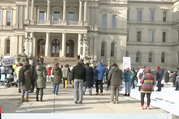 Mỹ: Tham vọng hạ tầng AI "kẹt" giữa vòng vây phản đối từ người dân