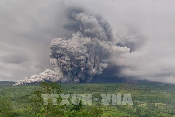 Núi lửa tại Indonesia phun trào 31 lần trong 6 giờ