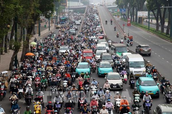 TP. HCM: Gần 100 xe máy bị phạt khi đi vào làn đường dành riêng cho xe đạp