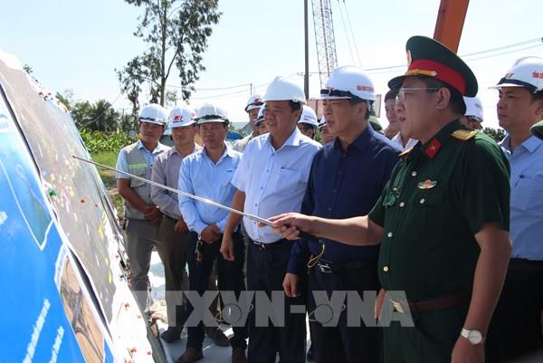 Bộ trưởng Bộ Xây dựng Trần Hồng Minh kiểm tra cao tốc Cà Mau - Cái Nước