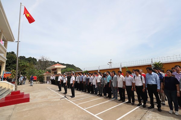 Sắc xuân trên đảo Hòn Khoai