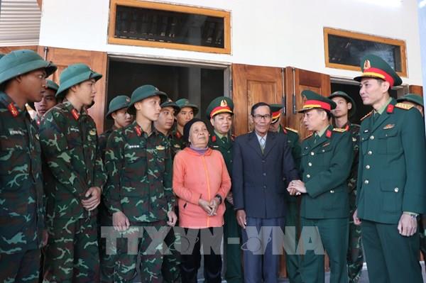 Dưới những ngôi nhà thắm đậm nghĩa tình