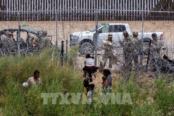 Bang Minnesota kiện chính phủ liên bang về triển khai lực lượng thực thi luật nhập cư