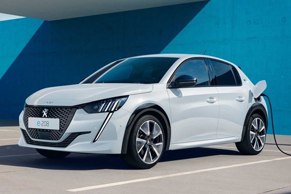 Pháp hoàn thành sớm mục tiêu 50.000 xe điện cho hộ thu nhập thấp