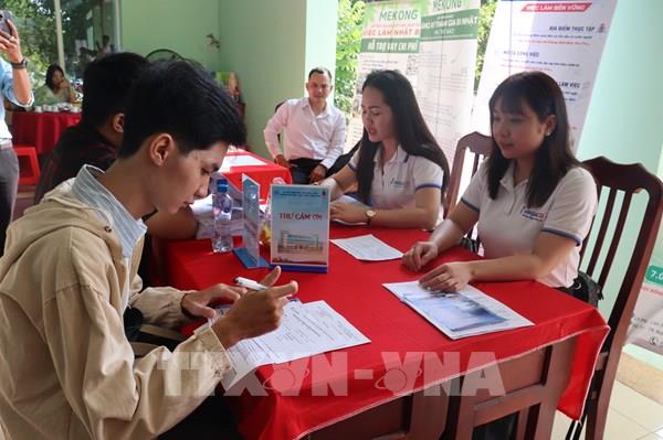 Ngày hội việc làm: Doanh nghiệp "săn" nhân lực trẻ tại Đồng Tháp