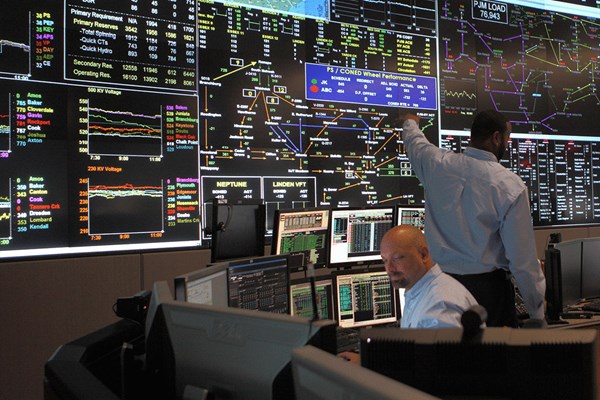 Các "ông lớn" công nghệ phải trả tiền cho cơn khát điện AI