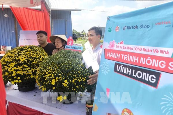 Livestream mở lối ra cho nông sản Vĩnh Long dịp Tết