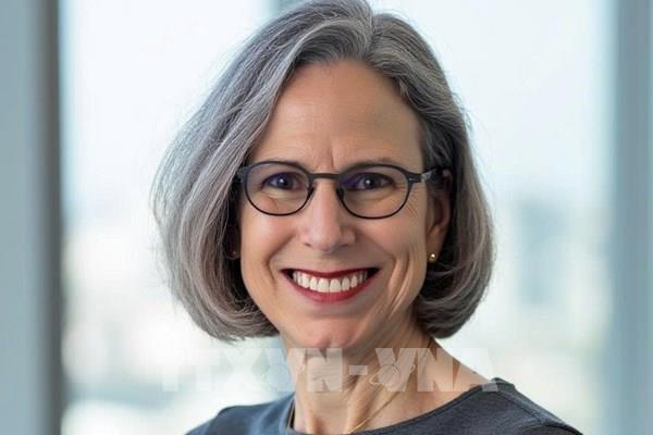 Chuyên gia quốc tế ấn tượng về sự tăng trưởng kinh tế và uy tín của Việt Nam