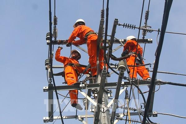 Bảo đảm đủ điện phục vụ sản xuất kinh doanh và đời sống nhân dân