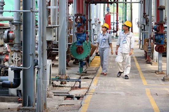 Ban hành 5 văn bản thi hành Luật Hoá chất không để gián đoạn sản xuất