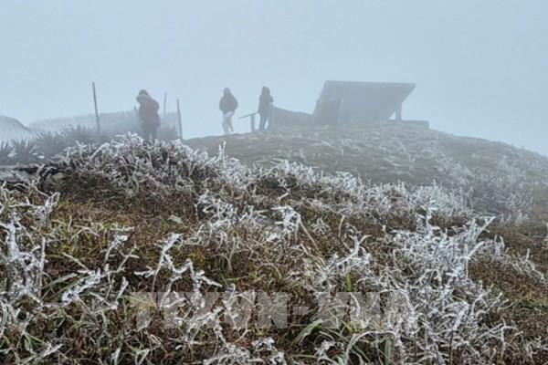 Bắt đầu xuất biện băng tuyết trên đỉnh Mẫu Sơn