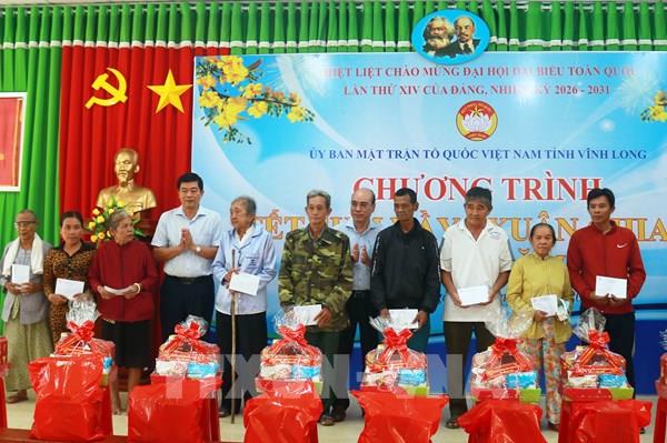 Hơn 30 tỷ đồng mang "Tết sum vầy" đến người nghèo Vĩnh Long