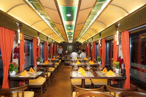 Báo Pháp giới thiệu tàu hỏa hạng sang SJourney xuyên Việt