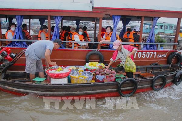 Chợ nổi Cái Răng: Tiểu thương học cách làm du lịch văn minh