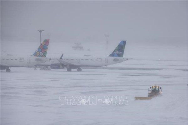 Bão tuyết quét nước Mỹ khiến hơn 8.000 chuyến bay bị hủy