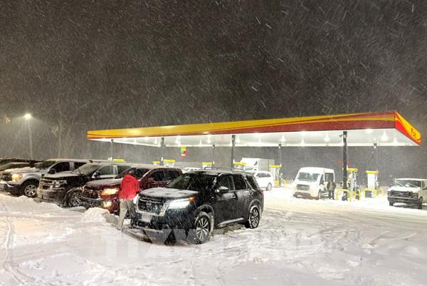 Bão tuyết gây gián đoạn giao thông hàng không ở Mỹ