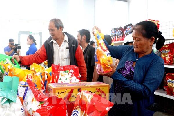 Chợ Tết Nhân ái mang Tết đủ đầy đến người nghèo Trà Ôn