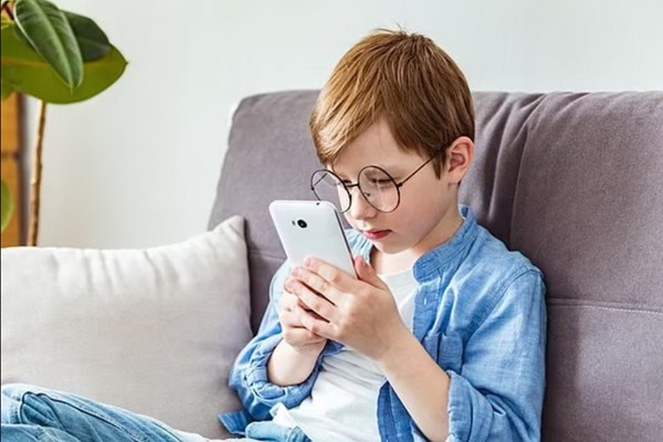 Liệu EU có cấm trẻ em sử dụng mạng xã hội vào năm 2026?