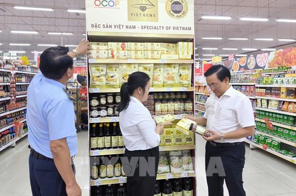 Hàng Việt phủ kín thị trường Tết 2026 tại Vĩnh Long