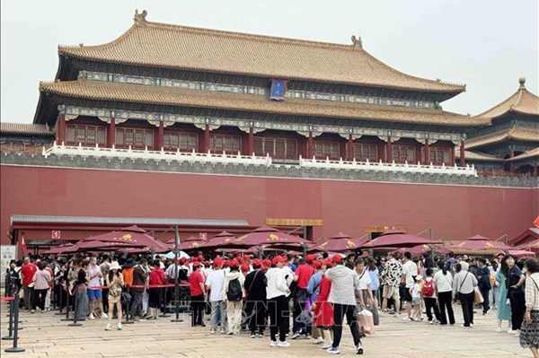 Hoàn thuế xuất cảnh tăng mạnh, Trung Quốc kích hoạt đà phục hồi tiêu dùng