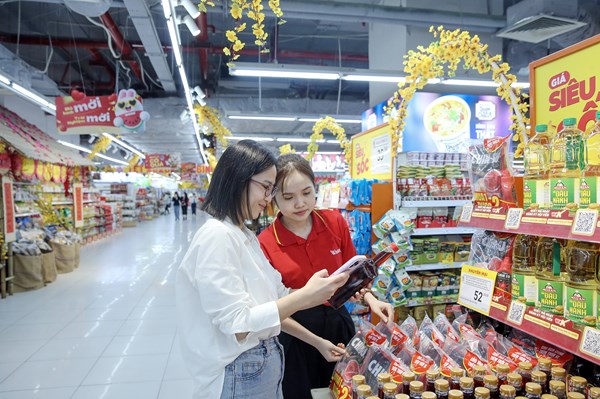 Mùng 1 Tết, thị trường hàng hóa ổn định, không tăng giá đột biến