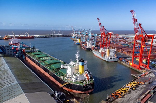 Ngành sản xuất của Anh tăng tốc nhờ đơn hàng xuất khẩu phục hồi