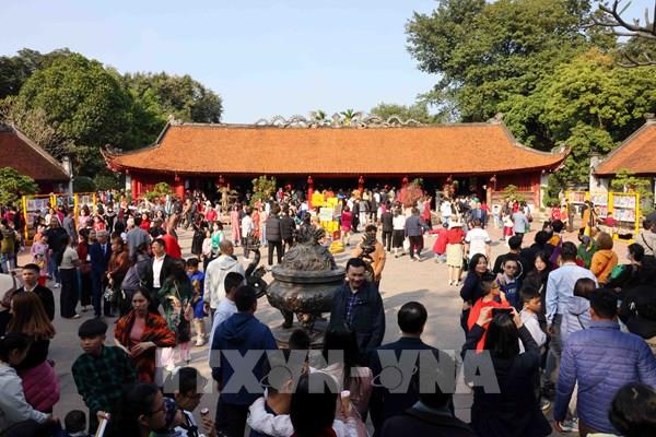 Mùng 1 Tết 2026: Xuất hành thế nào để cả năm thuận lợi?