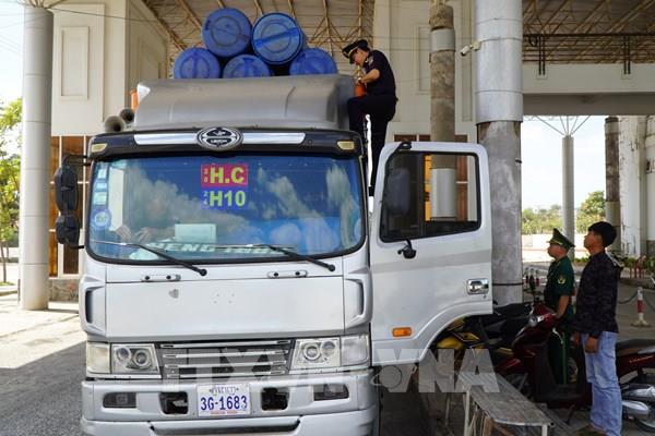 Xuất nhập khẩu qua cửa khẩu Đồng Tháp thông suốt, kim ngạch tăng trưởng tích cực