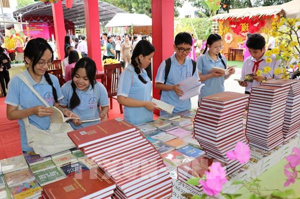 Vĩnh Long khai mạc Hội sách, báo Xuân 2026