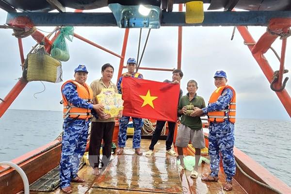 Giữ biển ngày Tết: Những hải trình thầm lặng nơi đầu sóng